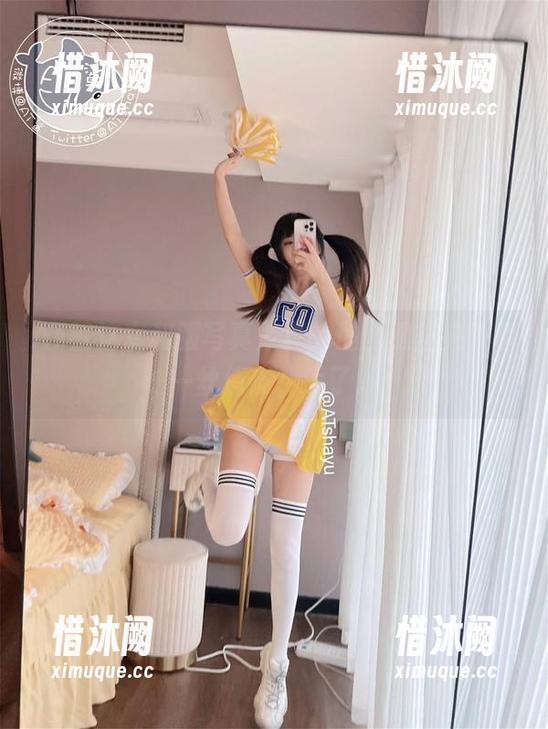 AT鲨这套和服写真，真的是优雅里夹杂着一丝俏皮，爱了。