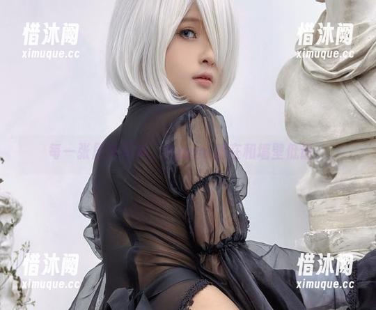每一张居家写真，Azami都在和墙壁低语。