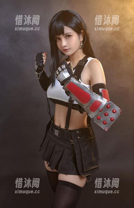 Azami 就在这里,Azami把Esdeath做得妥妥的:原图里暗藏的小趣味!