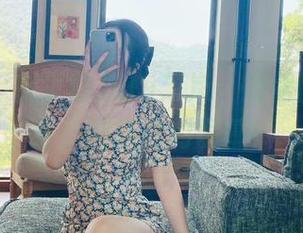 微密圈 – 在家的July芝岚，短裙图片大集合，刷新我的屏幕！