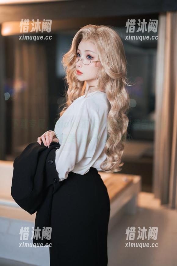 Rioko凉凉子 下载专属,Rioko凉凉子用职业装告诉你,穿得美也能干活有劲!