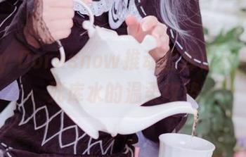 Sally Dorasnow推动图库最新拍摄：死库水的温柔攻势