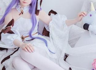 私拍合集里的Sayako＿今年4岁连衣裙，等一下，这样的时光旅行也太合我胃口了吧！