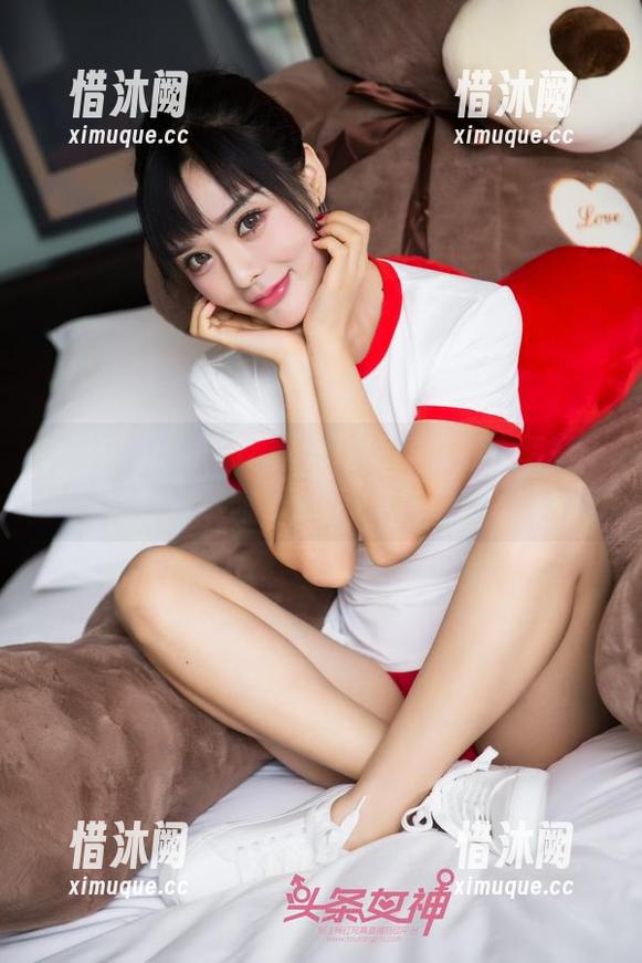 TouTiao头条女神-周思超 TouTiao头条女神 - 周思超的睡衣写真:懒散时光里的别样温柔