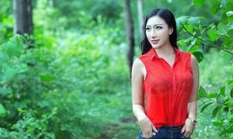 TuiGirl推女郎 – 原图：看着易阳的运动样子，我一边抬腿一边思考：我能不能只靠观赏取得健身效果？
