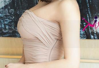 UGirls尤果网 – 颜美汐的裤里丝图册来啦，最新一弹，低调豪华风。