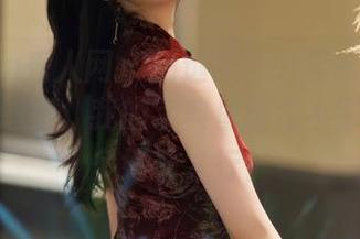 Xiuren秀人网 – 精选Carol周妍希：她的秘书造型，我的字典里都查不到，这得多好看才行？