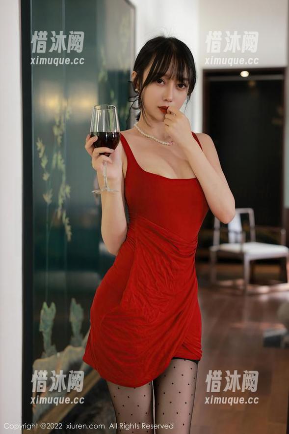 Xiuren秀人网-HeyuZhang Xiuren秀人网 - 最新的HeyuZhang礼服图册,花瓣香飘四散,是不是要让我沉醉其中?
