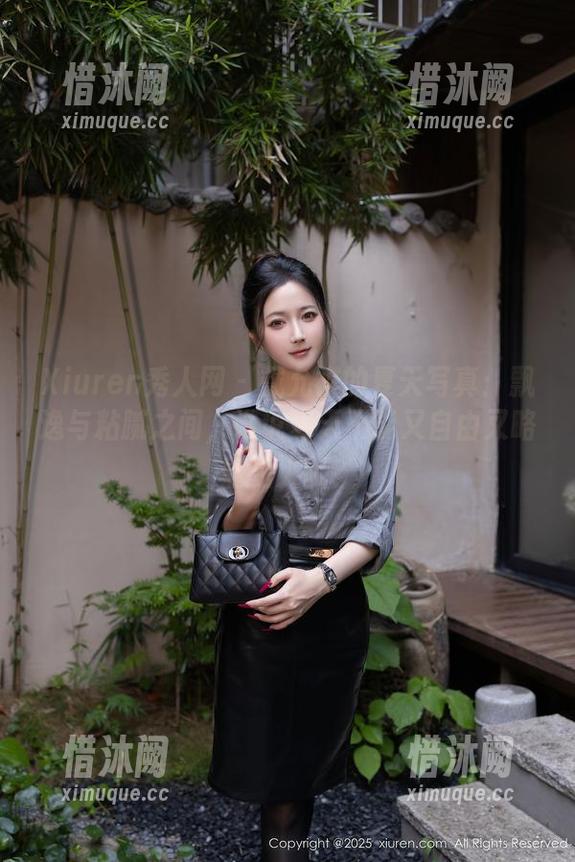 Xiuren秀人网-戴允祺 Xiuren秀人网 - 戴允祺的夏天写真:飘逸与粘腻之间,谁说夏天不能又自由又略显黏人呢?