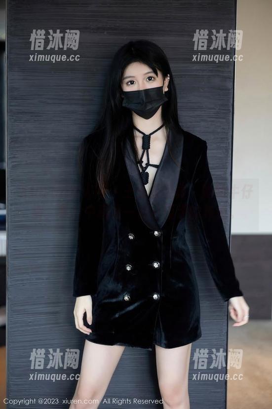 Xiuren秀人网 - 王曼柔写真：她的牛仔裤，照片中藏着一点点叛逆的味道。