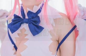 Yoko宅夏写真：透过棉袜的日常，隐约间有种甜蜜的暧昧。