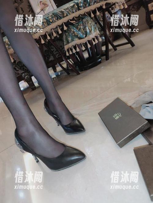 YuYu超甜丫 微密圈 - YuYu超甜丫的裤里丝,原图分享—果然是博主的“短裙逻辑”!