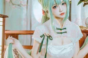 全套图集，变身少女的coser衣衣，果然是个爱玩捉迷藏的女孩！