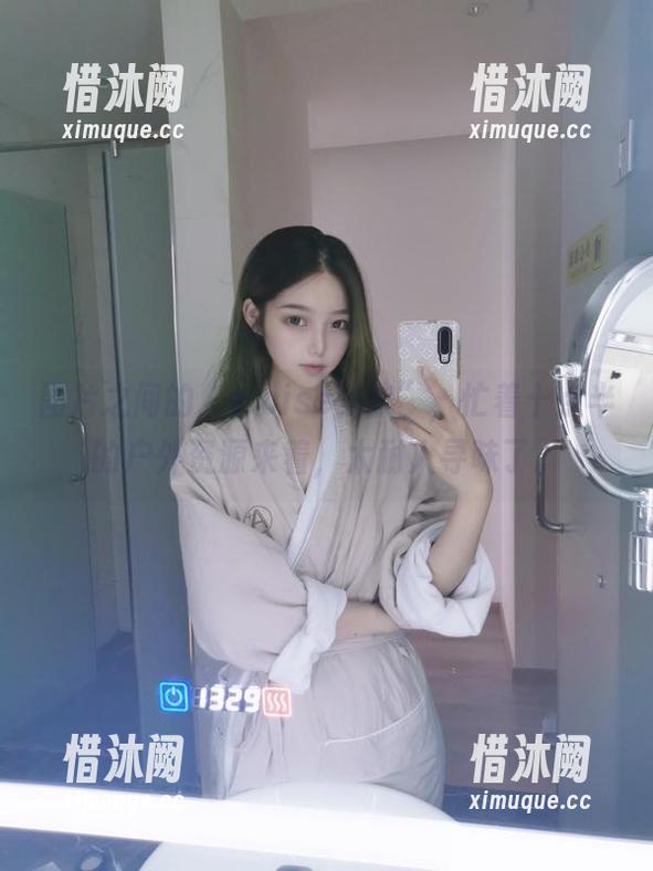 图片之间的“eloise软软”，忙着十点半的户外资源来着，太耐人寻味了。