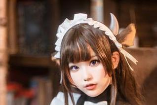 短裙写真大分享，七七娜娜子让人不想眨眼。