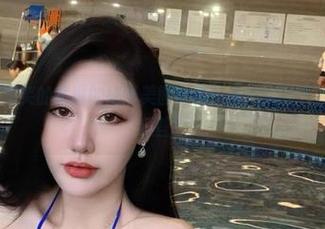 微密圈 – 不爱笑的赛琳的秘书美图合集：看她如何把工作装扮得有趣些！