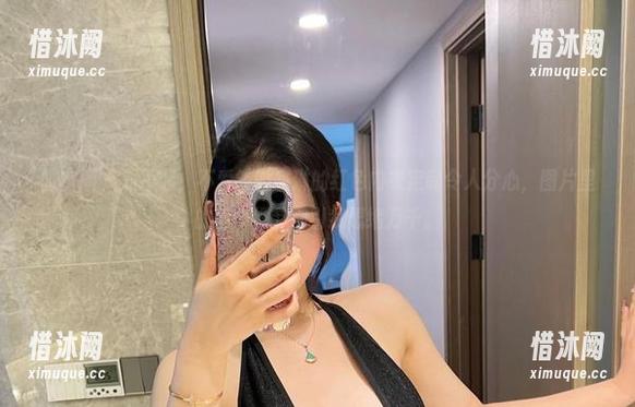 微密圈 - 对不起，不爱笑的赛琳的红色内衣定制令人分心，图片里的每个细节都引我思绪万千。