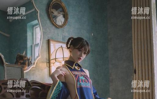 免费合集里的千反田鹿子，翻开这“平安集锦”，好像每一张都在说故事。