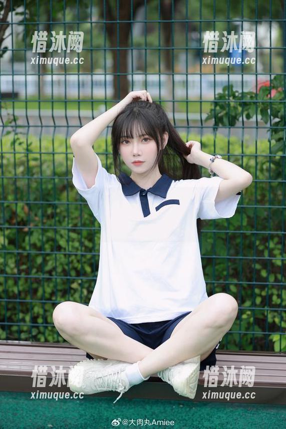 好吧，大肉丸Amiee又来新美图了，这次女仆造型够不够吸引眼球？