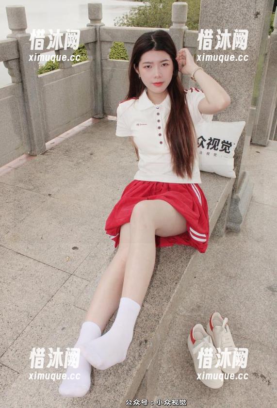 小众视觉-洁洁 小众视觉 - 洁洁的毛衣现身了,无圣光,原图,激发我冒出‘毛衣散发的时髦气息’的想法!