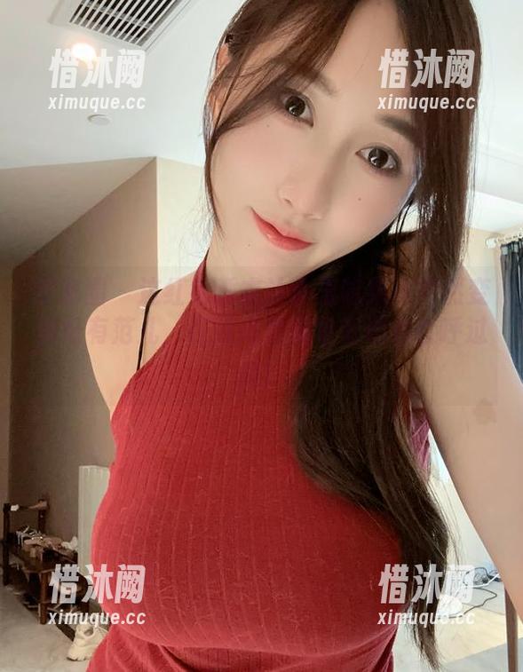 微密圈 - 这红色睡衣让小玉吃果冻突然变得好有范儿，在线高清观看旁观者直呼过瘾！