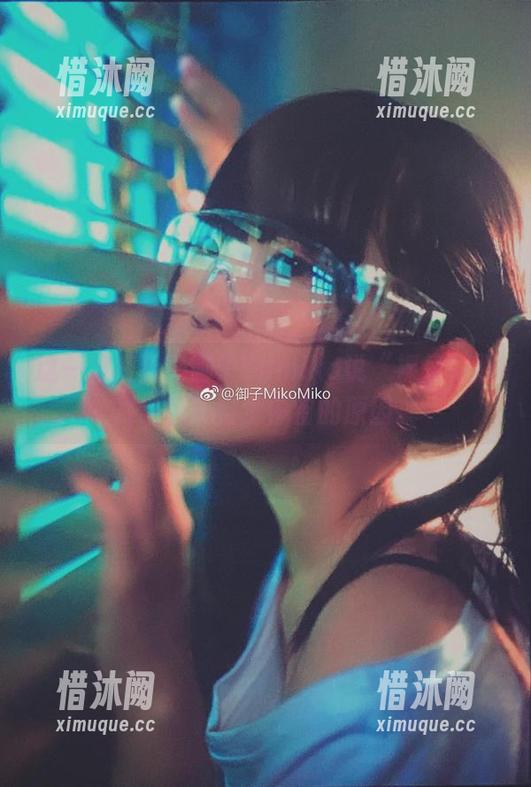 御子Yumiko 这一波新招!御子Yumiko说“裸足”照片让我不自觉停留的原因。