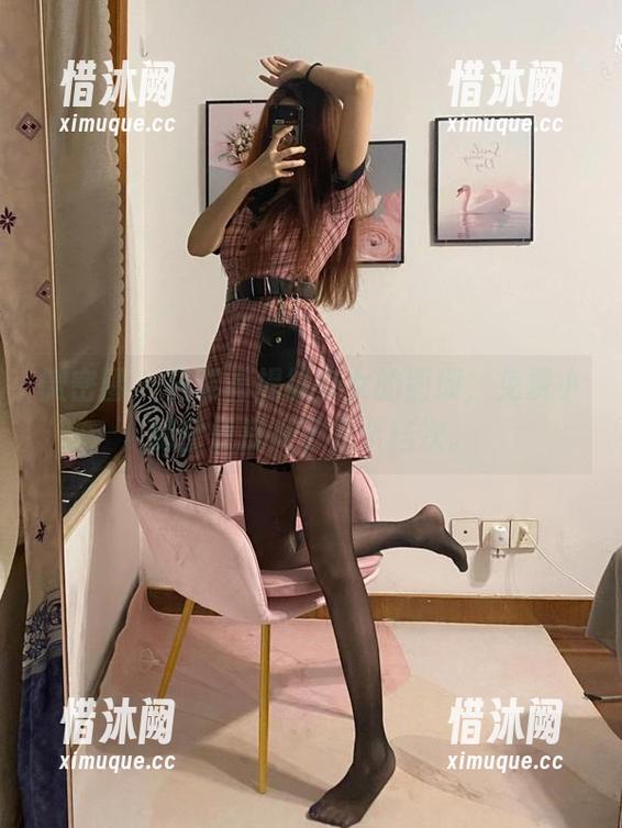 微密圈 - 只要有提袜少女的图册，免费小秘密便提升了几个档次。