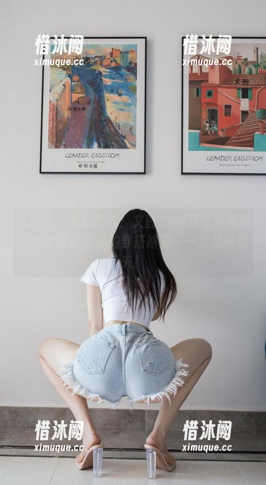 文茜cool 微密圈 - 私拍时刻:文茜cool教你如何用红色皮带提高你的穿搭格调——这是真功夫!