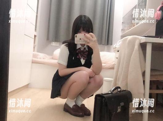 突然觉得，是一只废喵了的美脚比我吃的薯片还让人上瘾