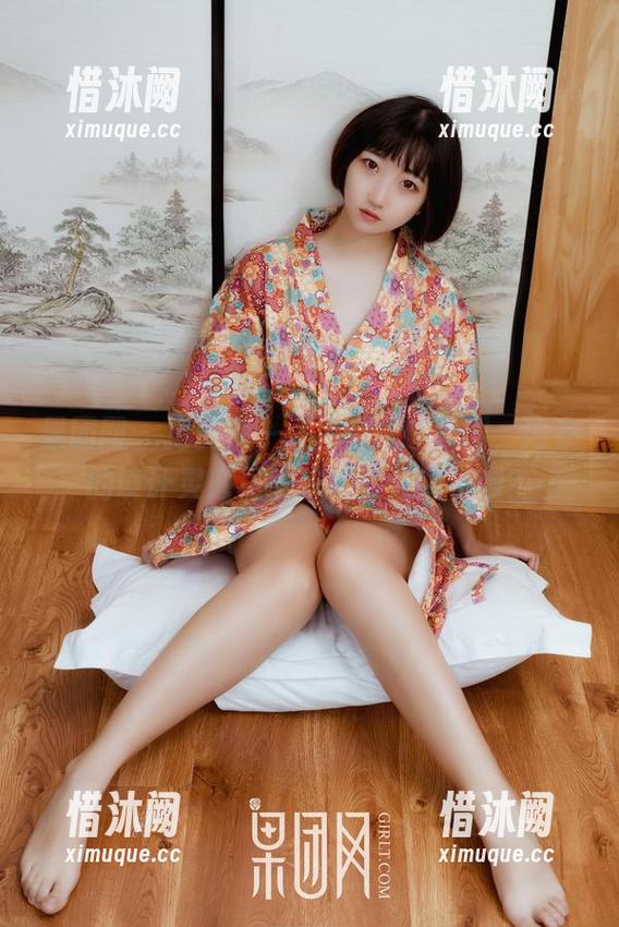 果团网-周晓唯 果团网 - 免费来一波周晓唯的美图,内衣的设计灵感居然来自春天的花瓣?