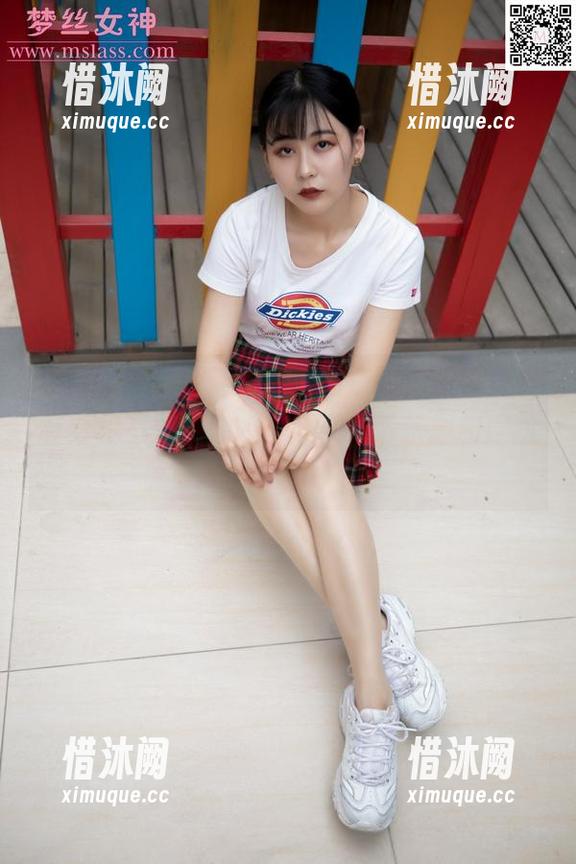 梦丝女神 - 媛媛的试衣间探险，图包里只有穿和不穿的分歧，分享一下乐趣和尴尬吧