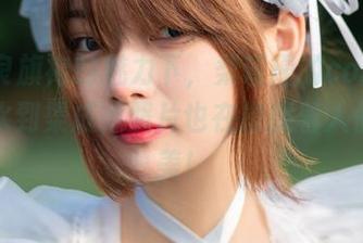 在改良旗袍的魅力下，梨瑾瑾的cos人设终于水到渠成，照片也在撩拨着人们的审美！