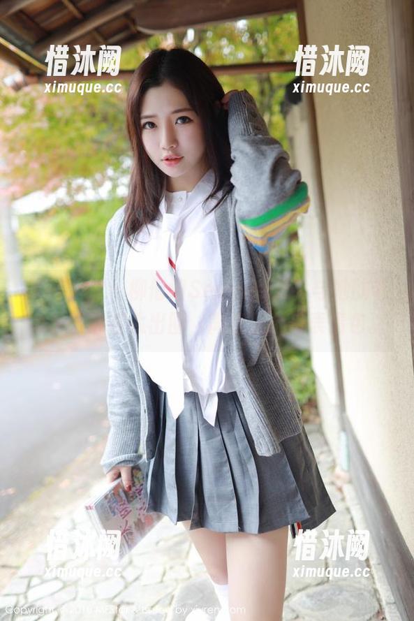 模范学院 - 柳侑绮Sevenbaby与她的毛衣写真实在太出圈，简直是个反表情包。
