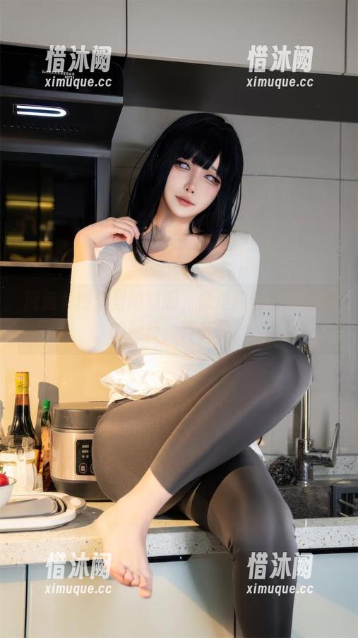 网盘和樱梨梨的制服，像是藏着层层叠叠的期待，真有趣。