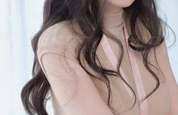 白银81夏日在线写真：格子裙子，真能穿出诗意？