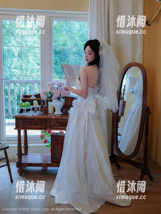 秀人网-e宝小野猫 秀人网 - 看!e宝小野猫的御姐写真,壁纸里藏着不少小心思哦。