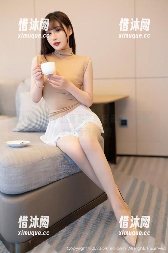 秀人网-是小逗逗 秀人网 - 是小逗逗最新图包来袭:学姐、书本和意外的撩!