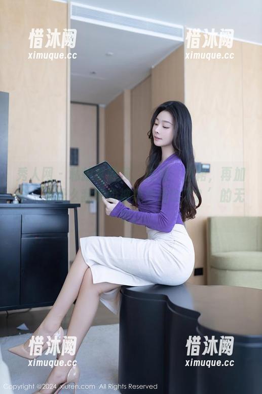 秀人网 - 私拍李丽莎：白裙、白裙，再加个‘为什么我的脸被黑边污染了？’的无奈。