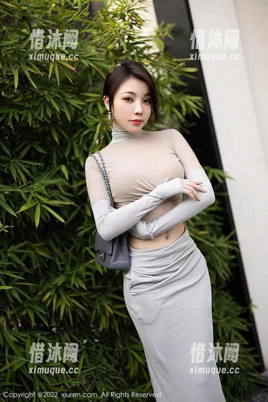 秀人网-李若汐 秀人网 - 李若汐白裙写真,免费加入梦游副本,技能:裙摆摇曳!