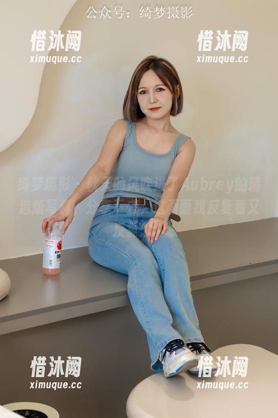 绮梦摄影-Aubrey 绮梦摄影 - 秋天的风吹进了Aubrey的精选版写真,分享下去,这画面我反复看又反复想。