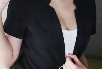 美媛馆 – 绮里嘉Carina体操服写真，图库外的喧闹和她的沉静形成对比