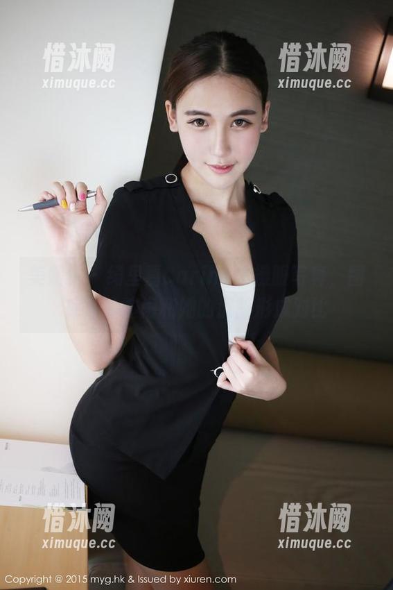 美媛馆 - 绮里嘉Carina体操服写真，图库外的喧闹和她的沉静形成对比