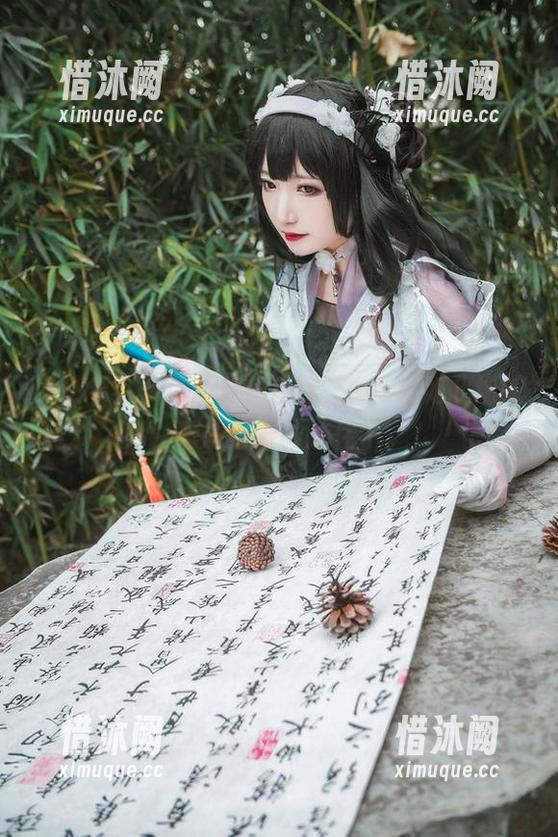 高清看许多鱼鱼鱼的花嫁，cos得如此细腻，眼睛好像被迷住了。