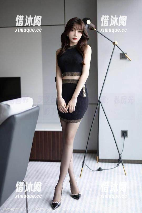 语画界 - 芝芝booty的内衣图集：私房光影下的轻松与自在