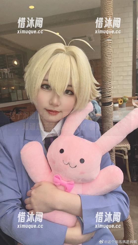 这个泡泡就是逊啦带来的写真集‘吾王’，难道是王子变身记吗？快来看看！