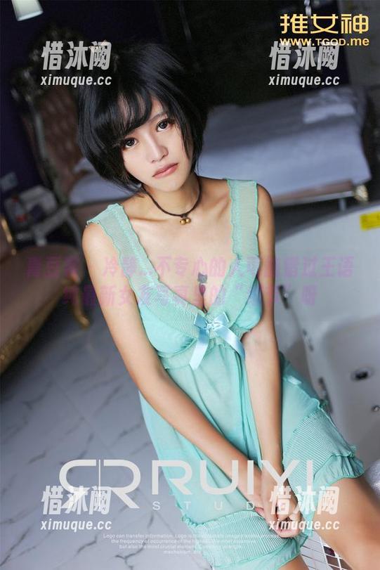 青豆客-王语纯 青豆客 - 冷静...不专心的人可能错过王语纯最新女友写真里的“细节”呀